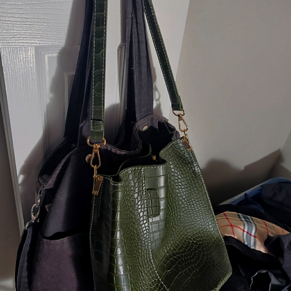 Green leather, Crossbody bag.